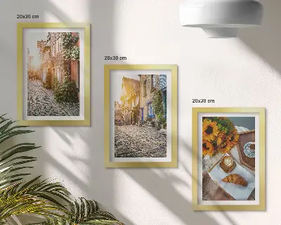 Ensemble de 3 tableaux représentant des rues charmantes avec du café et des tournesols