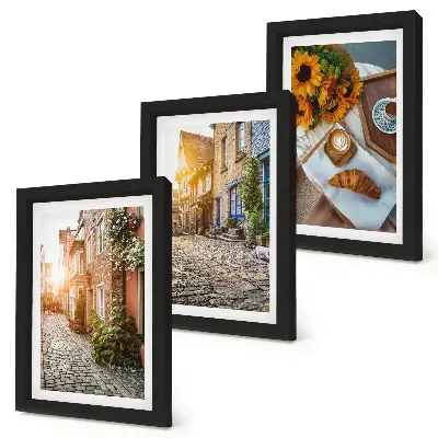 Ensemble de 3 tableaux représentant des rues charmantes avec du café et des tournesols