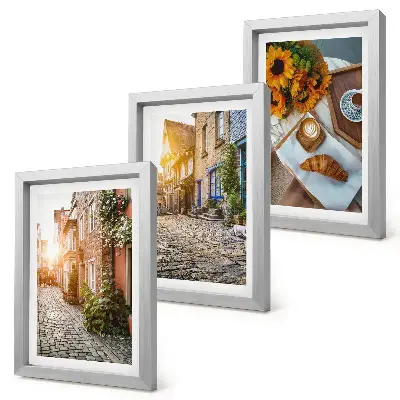 Ensemble de 3 tableaux représentant des rues charmantes avec du café et des tournesols