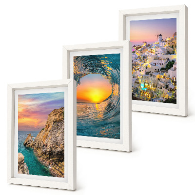 Mur de cadres Vues de la mer, des vagues et des maisons blanches à Santorin, en Grèce