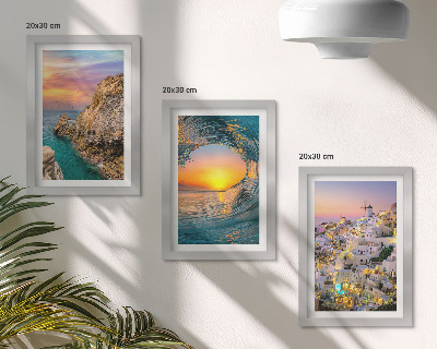 Mur de cadres Vues de la mer, des vagues et des maisons blanches à Santorin, en Grèce