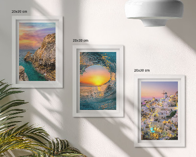 Mur de cadres Vues de la mer, des vagues et des maisons blanches à Santorin, en Grèce