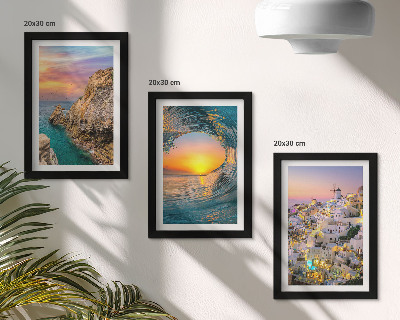 Mur de cadres Vues de la mer, des vagues et des maisons blanches à Santorin, en Grèce