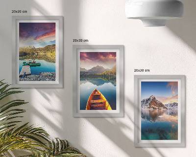 Mur de cadres Des lacs tranquilles avec des paysages de montagne et un bateau