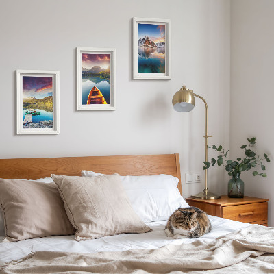 Mur de cadres Des lacs tranquilles avec des paysages de montagne et un bateau