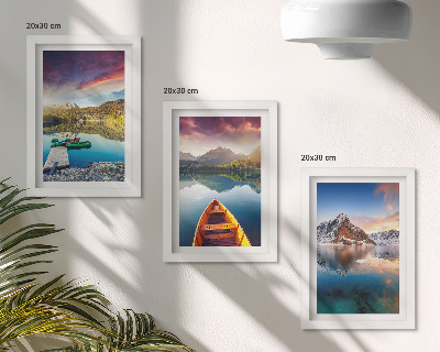 Mur de cadres Des lacs tranquilles avec des paysages de montagne et un bateau