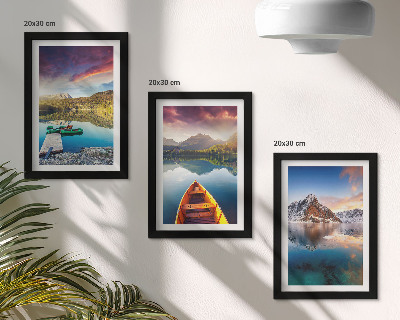 Mur de cadres Des lacs tranquilles avec des paysages de montagne et un bateau