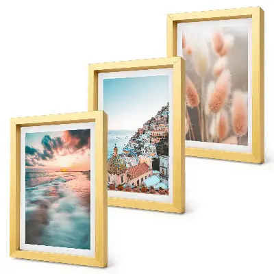 Ensemble de 3 tableaux représentant un coucher de soleil sur la mer avec des maisons colorées et des fleurs