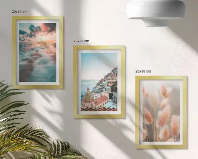 Ensemble de 3 tableaux représentant un coucher de soleil sur la mer avec des maisons colorées et des fleurs