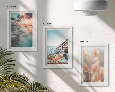 Ensemble de 3 tableaux représentant un coucher de soleil sur la mer avec des maisons colorées et des fleurs