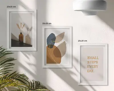 Mur de cadres avec formes abstraites et accents naturels