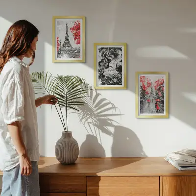 Lot de 3 tableaux représentant la tour Eiffel en gris avec des touches de rouge