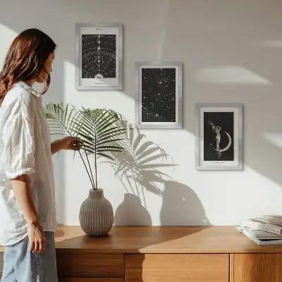 Lot de 3 tableaux représentant une figure nocturne de galaxie du système solaire sur la lune