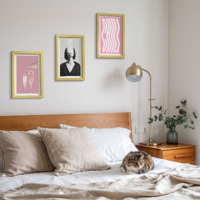 Lot de 3 tableaux Portrait élégant d'une femme se relaxant au champagne