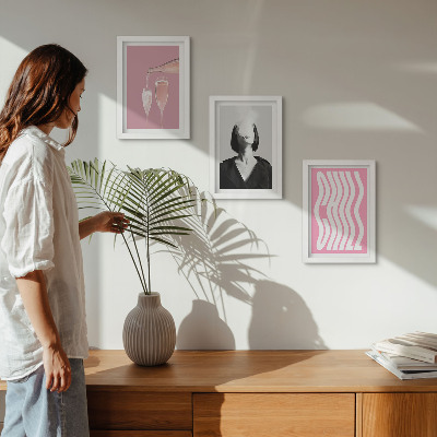 Lot de 3 tableaux Portrait élégant d'une femme se relaxant au champagne