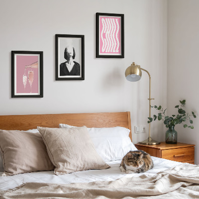 Lot de 3 tableaux Portrait élégant d'une femme se relaxant au champagne