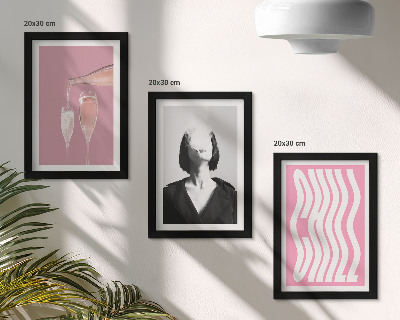 Lot de 3 tableaux Portrait élégant d'une femme se relaxant au champagne