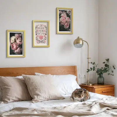 Ensemble de 3 tableaux représentant des roses anciennes avec une inscription sur les rêves