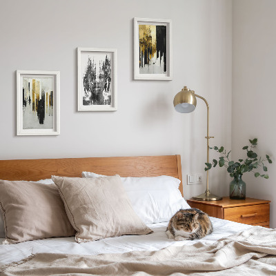 Mur de cadres Contraste entre abstractions, portraits et architecture