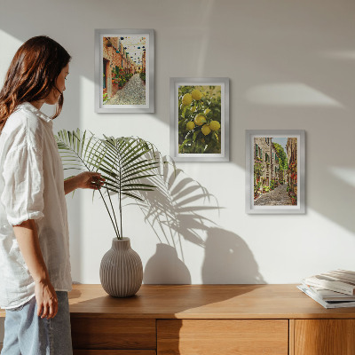 Lot de 3 tableaux Des rues charmantes avec des fleurs et des citrons en arrière-plan