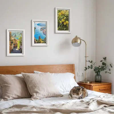 Ensemble de 3 tableaux représentant des rues pittoresques en bord de mer avec vue sur la mer et les citronniers