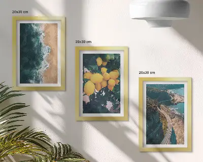 Mur de cadres avec des motifs de plage, citrons, paysages montagneux et route côtière