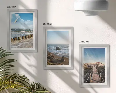 Lot de 3 tableaux représentant une vue de la plage avec les vagues, le ciel et une jetée