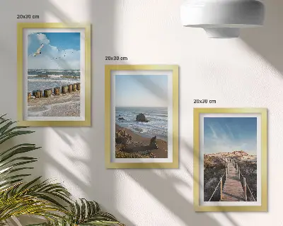 Lot de 3 tableaux représentant une vue de la plage avec les vagues, le ciel et une jetée