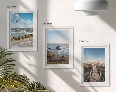 Lot de 3 tableaux représentant une vue de la plage avec les vagues, le ciel et une jetée