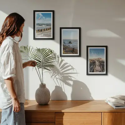 Lot de 3 tableaux représentant une vue de la plage avec les vagues, le ciel et une jetée