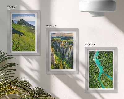 Mur de cadres Paysages de montagnes verdoyantes avec une rivière et des rochers
