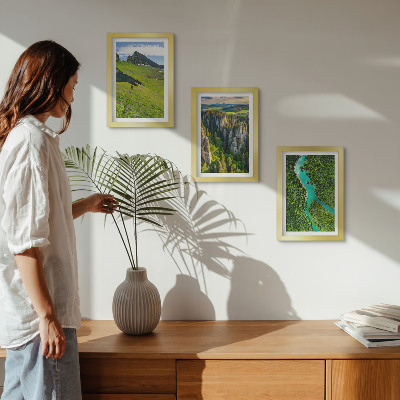 Mur de cadres Paysages de montagnes verdoyantes avec une rivière et des rochers