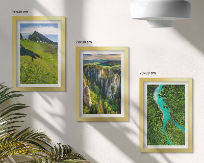 Mur de cadres Paysages de montagnes verdoyantes avec une rivière et des rochers