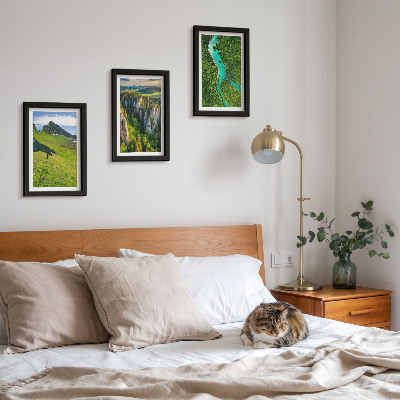 Mur de cadres Paysages de montagnes verdoyantes avec une rivière et des rochers