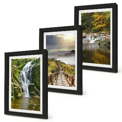 Mur de cadres représentant des cascades, des montagnes, des chemins de nuages et des paysages d'automne