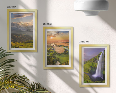 Ensemble de 3 tableaux Vues sur la rivière de montagne et les cascades en pleine nature