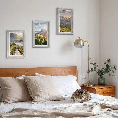 Ensemble de 3 tableaux représentant des paysages de montagne avec des fleurs, un ciel et un chemin