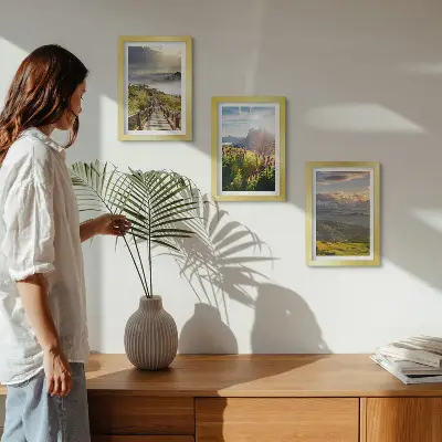 Ensemble de 3 tableaux représentant des paysages de montagne avec des fleurs, un ciel et un chemin