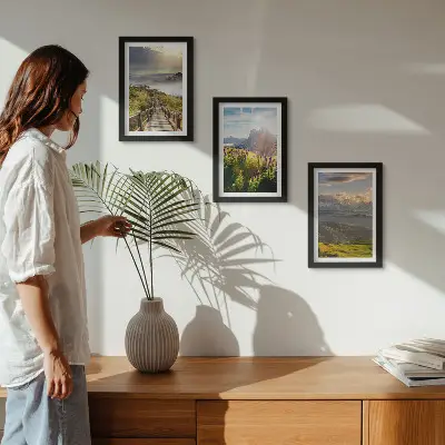 Ensemble de 3 tableaux représentant des paysages de montagne avec des fleurs, un ciel et un chemin
