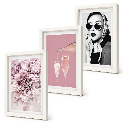 Lot de 3 tableaux Des fleurs dans les tons roses et une femme élégante