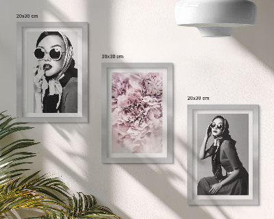 Ensemble de 3 tableaux Portraits élégants de femmes avec des fleurs roses