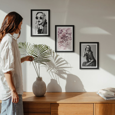 Ensemble de 3 tableaux Portraits élégants de femmes avec des fleurs roses