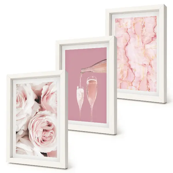 Mur de cadres roses champagne sur fond de marbre pastel
