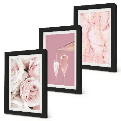 Mur de cadres roses champagne sur fond de marbre pastel