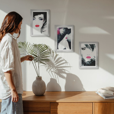 Mur de cadres Portraits peints de femmes aux lèvres expressives