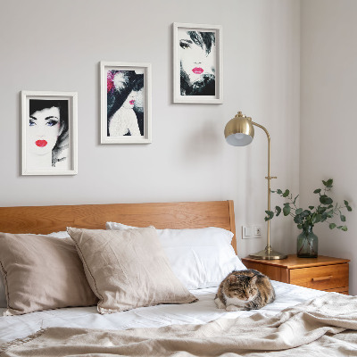 Mur de cadres Portraits peints de femmes aux lèvres expressives