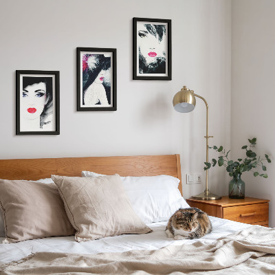 Mur de cadres Portraits peints de femmes aux lèvres expressives