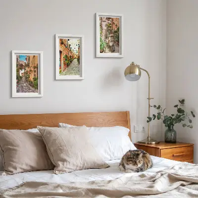 Lot de 3 tableaux représentant des rues charmantes et fleuries dans une ambiance italienne