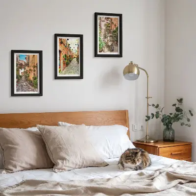 Lot de 3 tableaux représentant des rues charmantes et fleuries dans une ambiance italienne