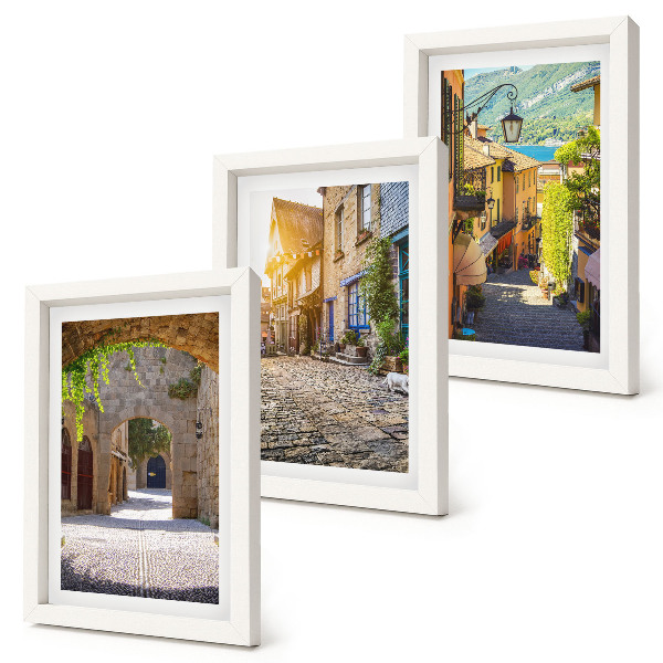 Mur de cadres Des rues charmantes bordées de bâtiments en pierre et de portails